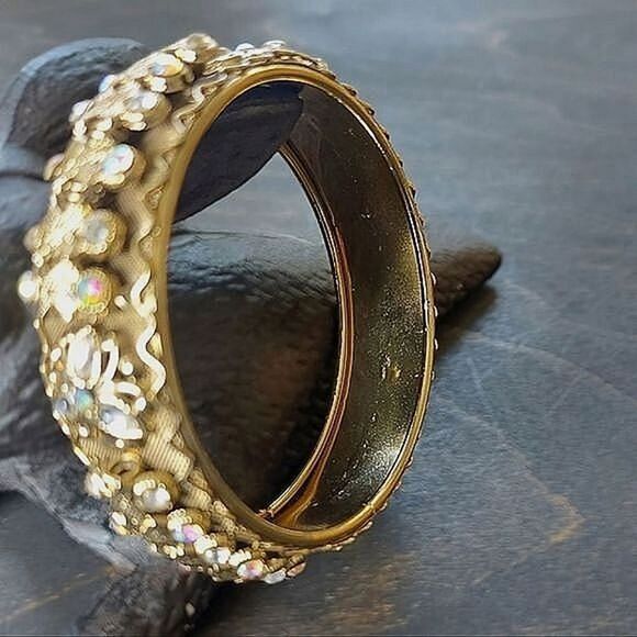 Vtg gold tone rhinestone hinged bangle - Picture 8 of 8